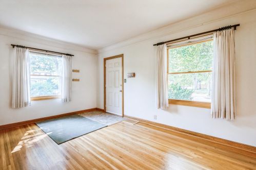 741 Hoyt Ave, Saint Paul, MN 55106-1009