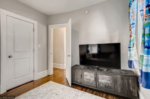 1072 Charles Ave, Saint Paul MN  55104-2617 exterior