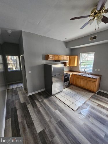 3254 15th St, Philadelphia, PA 19140-5052