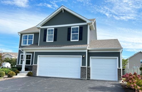 1508 Legacy Pointe Blvd, Joliet, IL 60431-7564