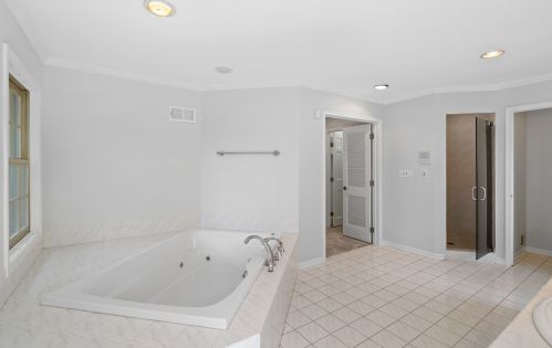 1112 Meadowbrook Ln, Bannockburn IL  60015-3434 exterior