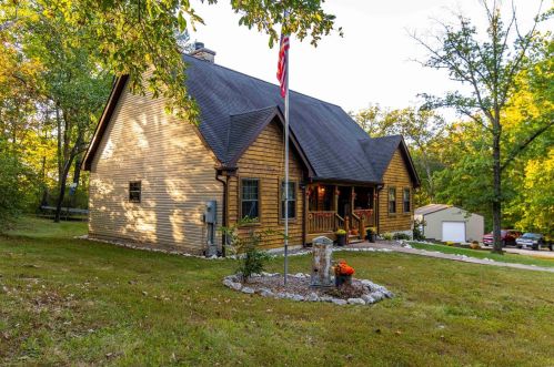 110 Horse Shoe Ln, Auburn, MO 63343-3121