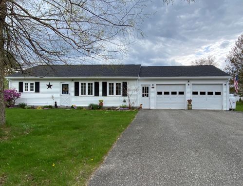 40 Highland Hts, Winthrop, ME 04364-1521