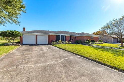 2307 Memphis Ave, Nederland, TX 77627-5720