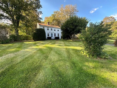 57 Main St, Woodbury, CT 06798-2915