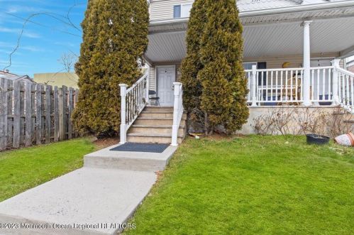 1317 Washington Ave, Tinton Falls NJ 07701-5760 exterior