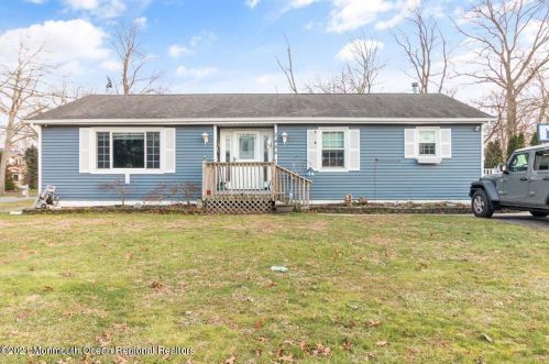 2484 Holly Hill Rd, Lakehurst, NJ 08759-6120