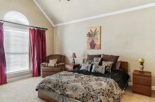 2106 Shari Ln, Garland TX 75043-1459 exterior