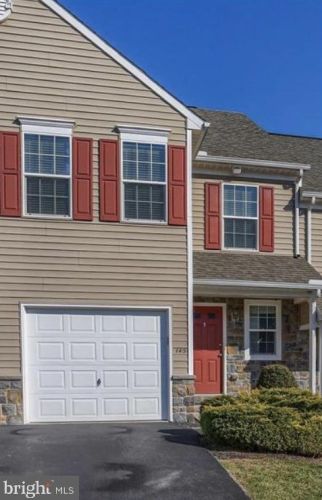 145 Locust Run Dr, York, PA 17404-9122