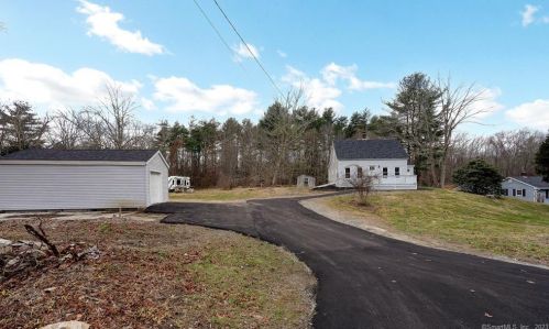 829 Bailey Hill Rd, Killingly CT  06241-1836 exterior