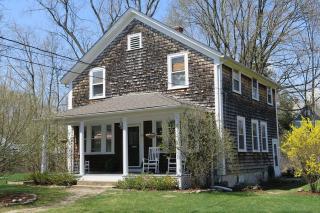 63 Elm Ave, East Providence, RI 02916-2603