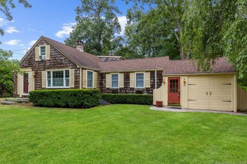 6 Vinegar Hill Rd, Gales Ferry, CT 06335-1711
