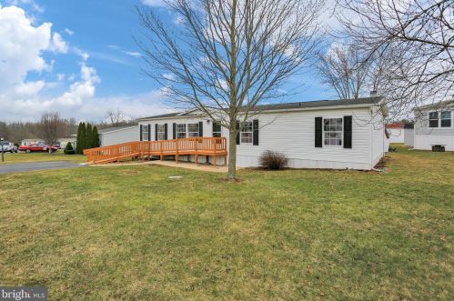 3870 Craig Ave, York, PA 17315-3474