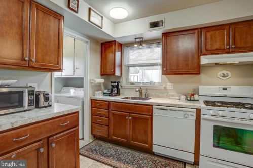 48 Valleybrook Dr, Lancaster PA  17601-4618 exterior