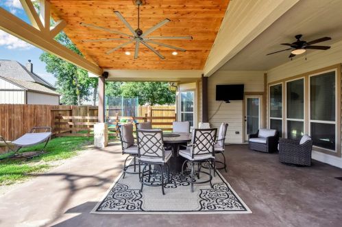 2036 Doolan Dr, Conroe TX  77301-4105 exterior