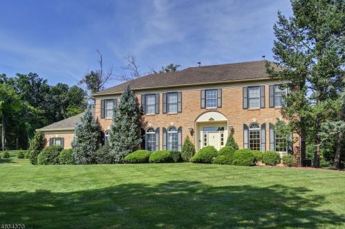 2 Downingtown Ct, Warren NJ  07059-6776 exterior