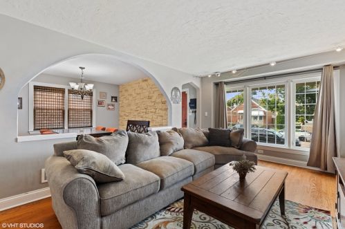7017 Newport Ave, Chicago, IL 60634-3634