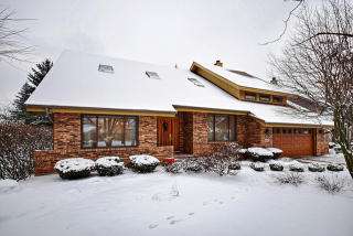 8021 Sawmill Creek Dr, Oak Brook, IL 60561-4915