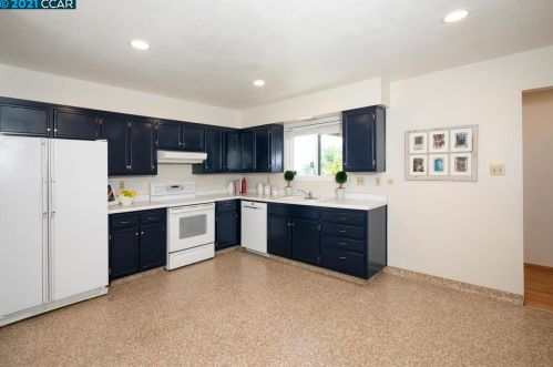 1200 Babel Ln, Concord CA  94518-1650 exterior