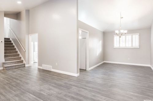 2552 Fox Hunt Dr, Sandy, UT 84092-3346