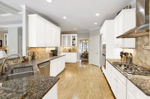 2527 Brookline Cir, Atlanta GA  30319-3690 exterior