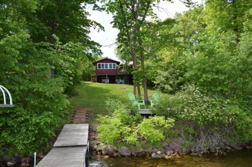 18456 Peninsula Trl, Battle Lake, MN 56515-9231