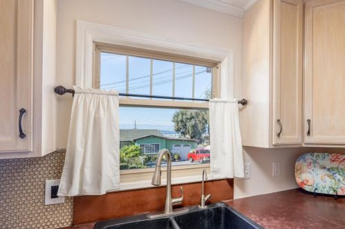 1466 Darwin St, Seaside CA  93955-5017 exterior