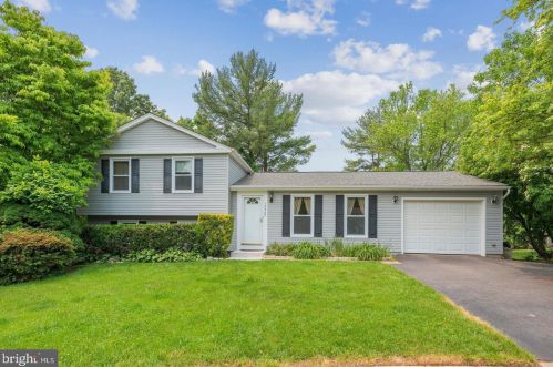 12965 Pinecrest View Ct, Herndon, VA 20171-2644
