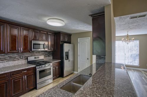 4072 Peachtree Farms Rd, Rex GA  30273-1380 exterior