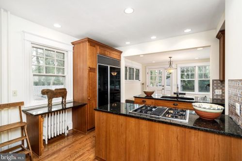 8 Princeton Ave, Princeton NJ  08540-5236 exterior
