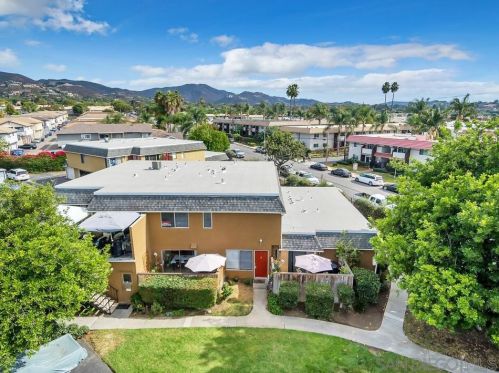 1211 Mariposa Ct, Vista CA  92084-3445 exterior