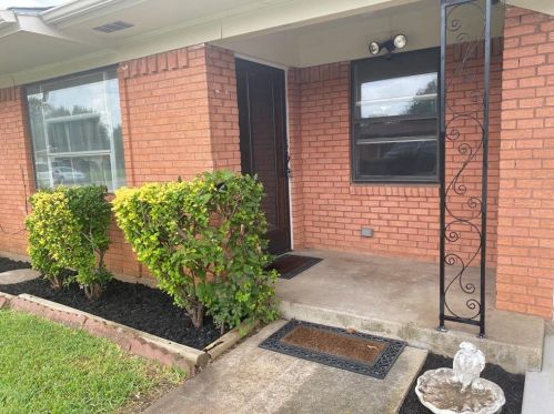 1428 Roma Ln, Fort Worth, TX 76134-2304