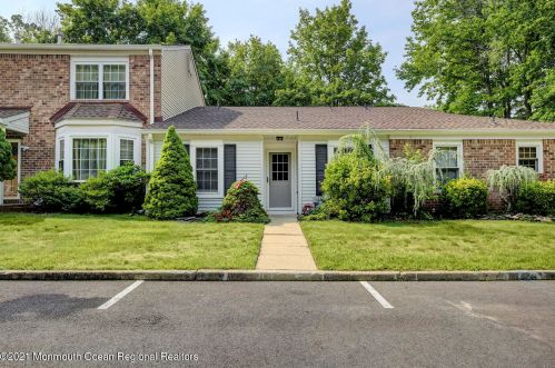 2 Excalibur Ct, Old Bridge, NJ 08857-3201