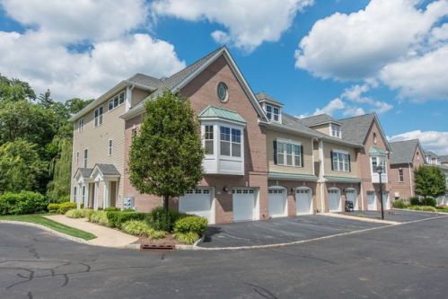 706 River Pl, Kinnelon, NJ 07405-1090