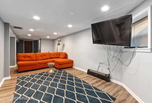 227 Leamington Ave, Chicago, IL 60644-2522
