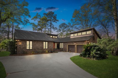 636 Cain Dr, Mount Pleasant, SC 29464-5146