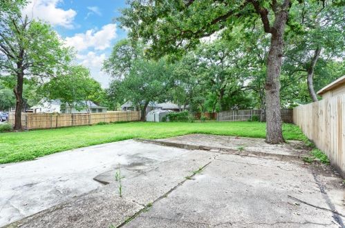 1415 Shady Grv Rd, Irving TX  75060-6430 exterior