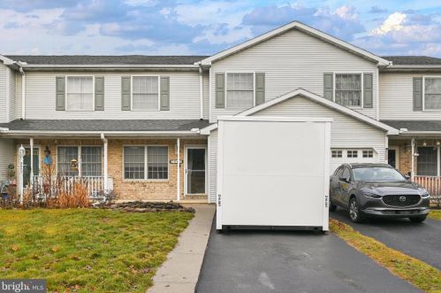 2965 Robin Rd, York, PA 17404-5770