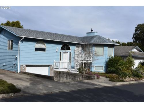 38 Wild Winds St, Florence OR  97439-7300 exterior