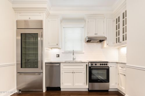 14 Grigg St, Greenwich CT  06830-6521 exterior