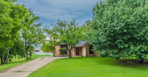 312 Creekview Cir, Crandall, TX 75114-5101