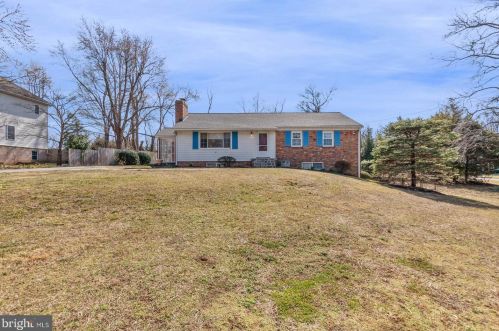 6727 Newington Rd, Lorton, VA 22079-1111