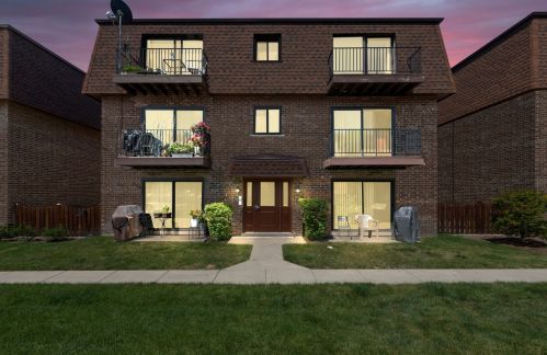 9608 Bianco Ter, Des Plaines, IL 60016-1617
