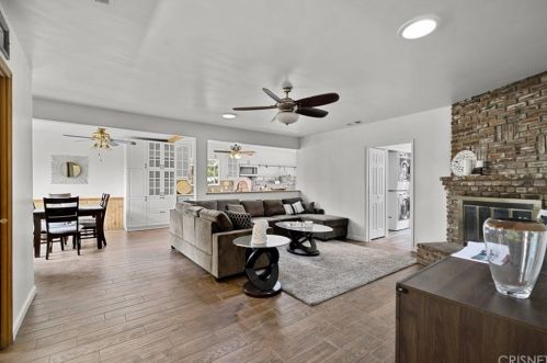 3637 Fairesta St, Glendale CA 91214-1804 exterior