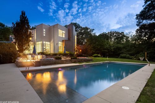 11300 79th St, Willowbrook IL  60527-5107 exterior