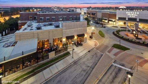 850 Village Center Dr, Willowbrook IL  60527-4534 exterior