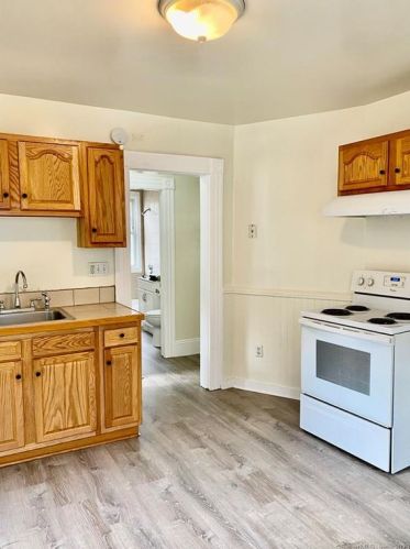 16 Cottage St, Derby CT  06418-1502 exterior