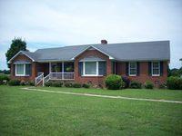 716 Edgewood Dr, Murfreesboro, NC 27855-2136