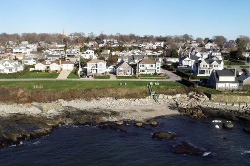 112 Esplanade, Middletown, RI 02842-6066