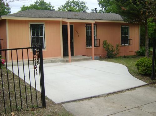 1033 Glen Garden Dr, Fort Worth, TX 76104-6857